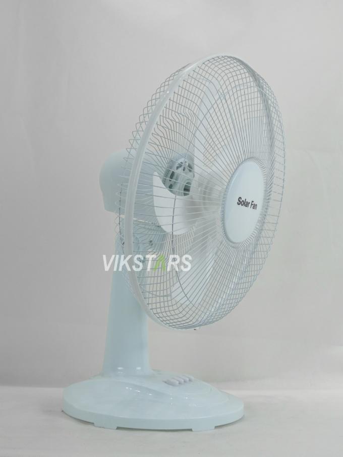 สําหรับแคมป์ฉุกเฉิน พัดลมโต๊ะพลังแสงอาทิตย์ 16 นิ้ว ประหยัดพลังงานด้วยหลอดไฟ 10